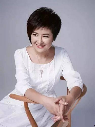 张泉灵老公多大了,揭秘夫妻年龄差距背后的故事