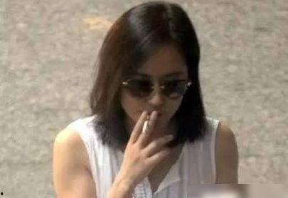 哪些女明星私下吸烟,揭秘私下吸烟的女明星众生相