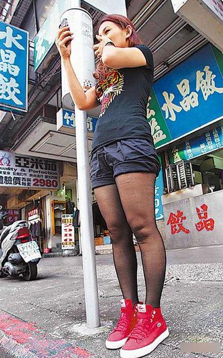 人妖穿丝袜自慰,人妖自慰的私密世界揭秘