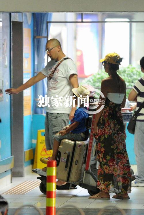 梁静老公管虎孩子,幸福家庭背后的育儿故事